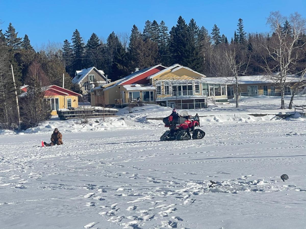 Auberge Et Chalets Sur Le Lac Lac-Megantic Exterior photo