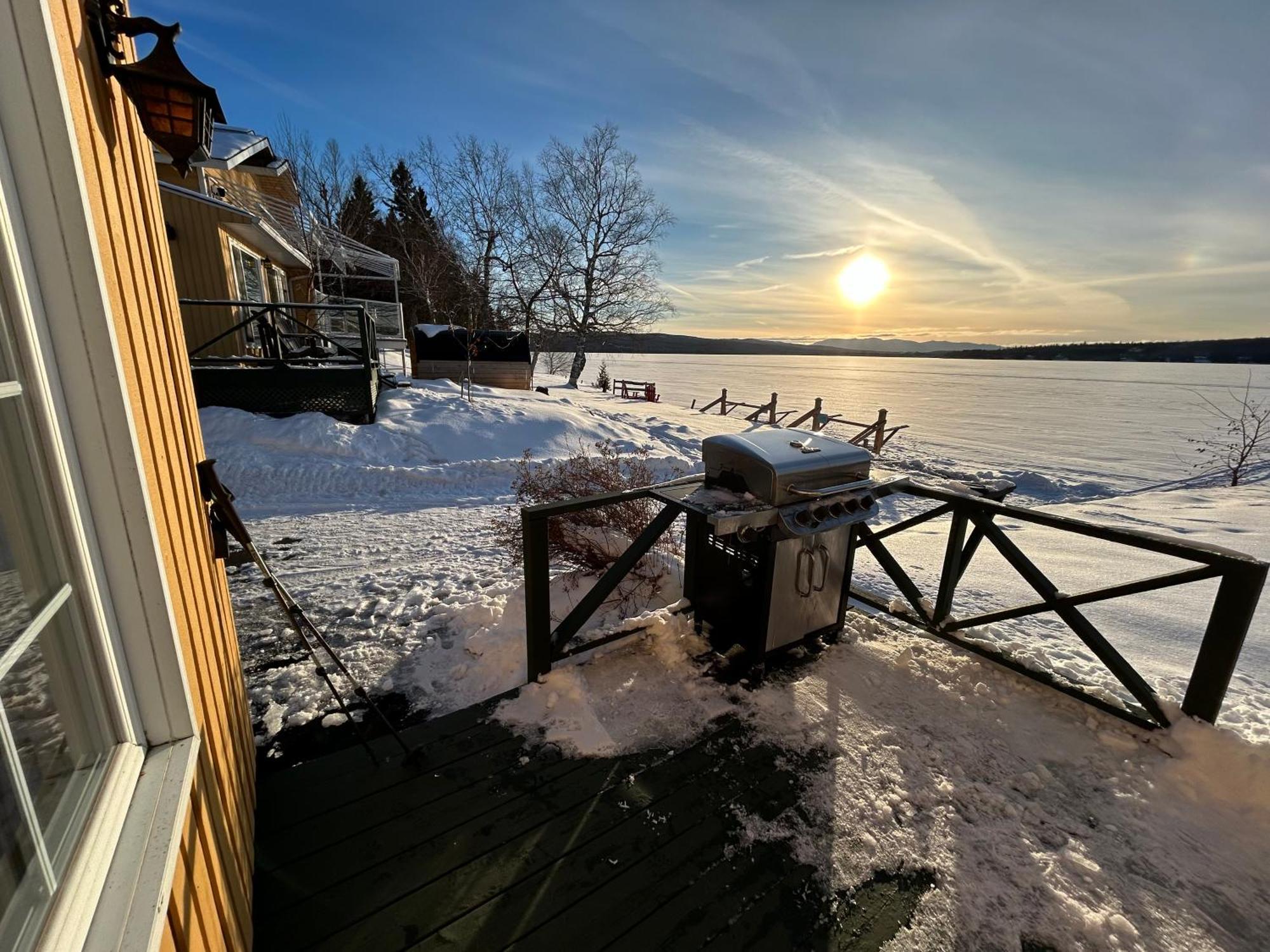 Auberge Et Chalets Sur Le Lac Lac-Megantic Exterior photo