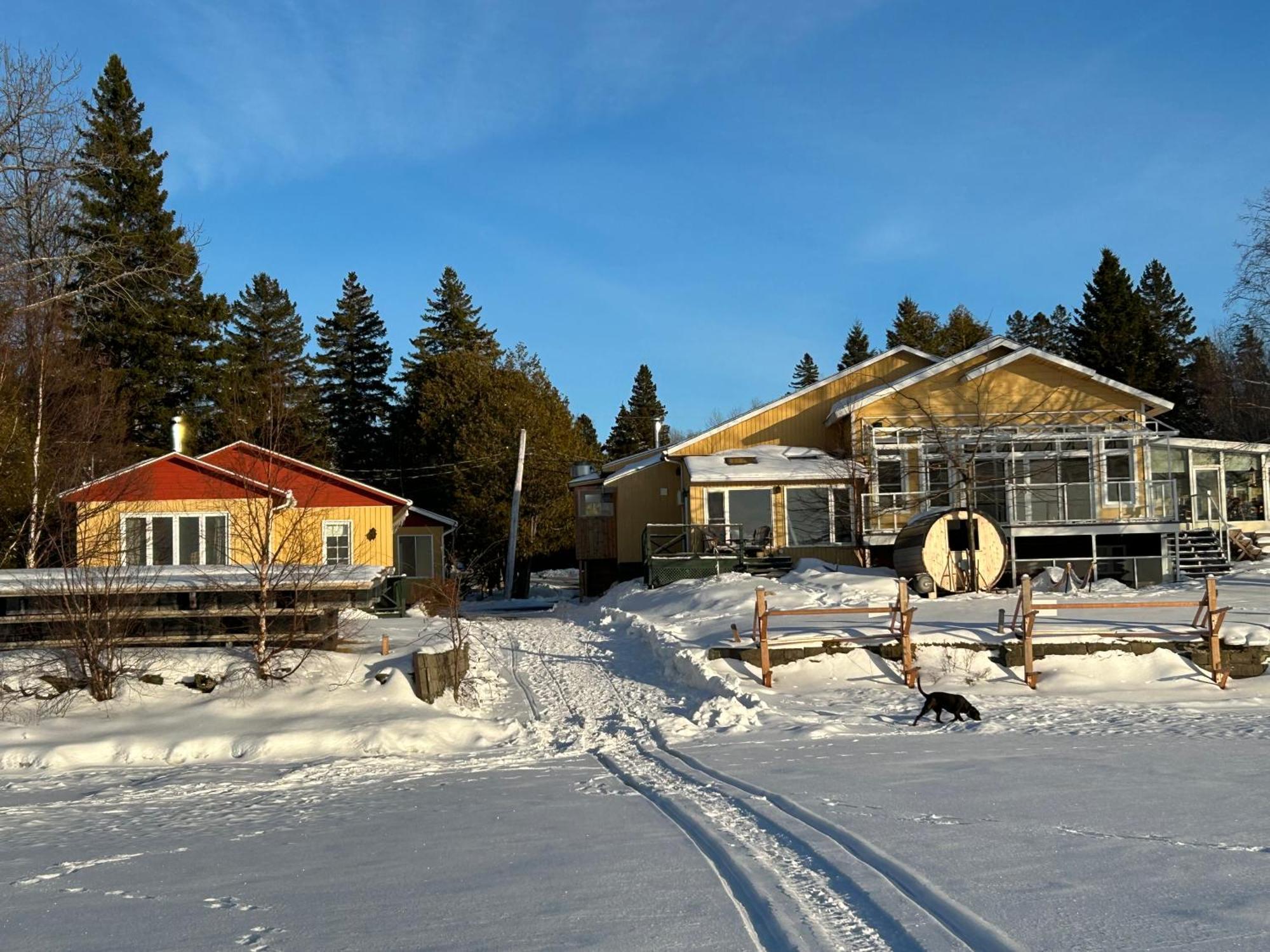 Auberge Et Chalets Sur Le Lac Lac-Megantic Exterior photo