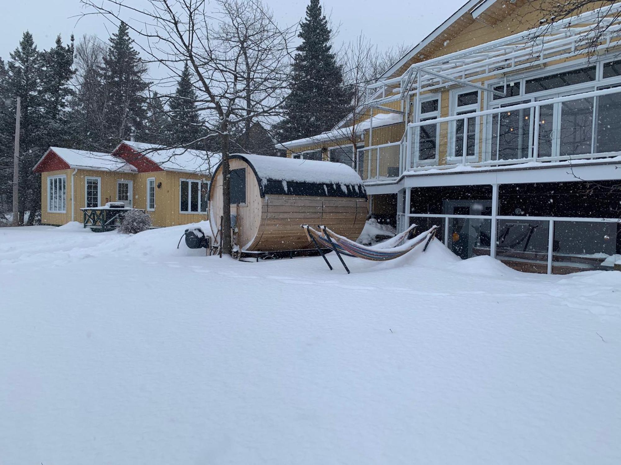 Auberge Et Chalets Sur Le Lac Lac-Megantic Exterior photo