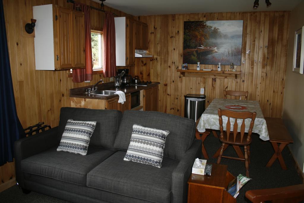 Auberge Et Chalets Sur Le Lac Lac-Megantic Exterior photo