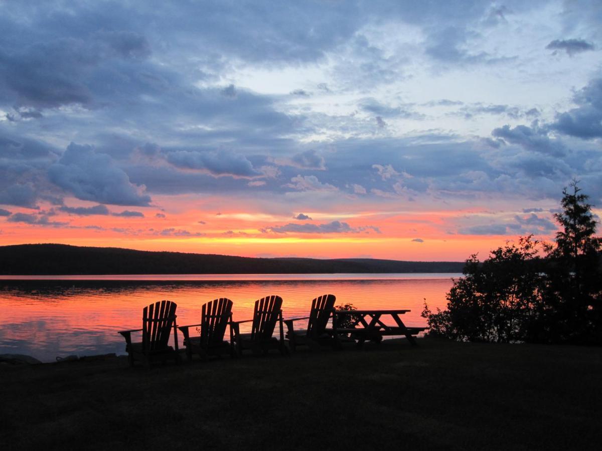 Auberge Et Chalets Sur Le Lac Lac-Megantic Exterior photo