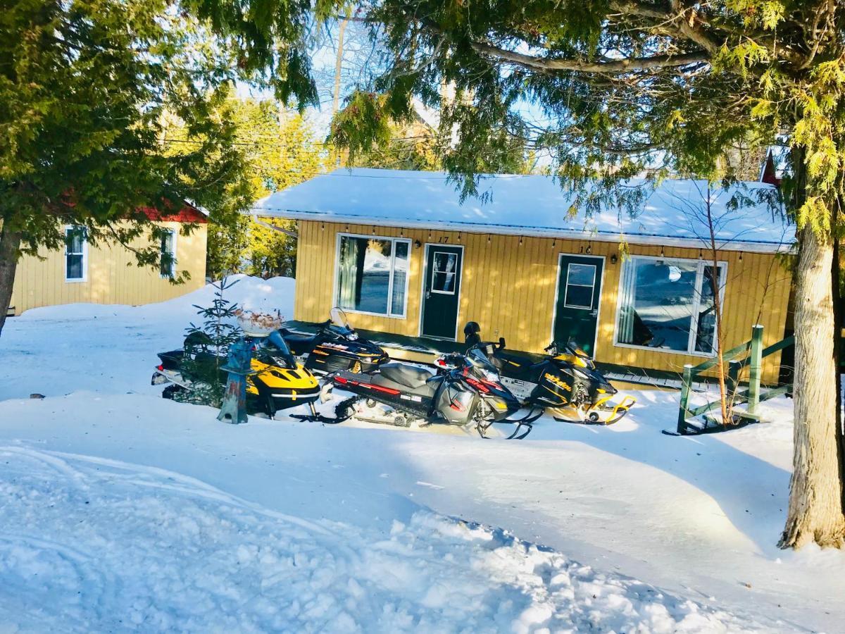 Auberge Et Chalets Sur Le Lac Lac-Megantic Exterior photo